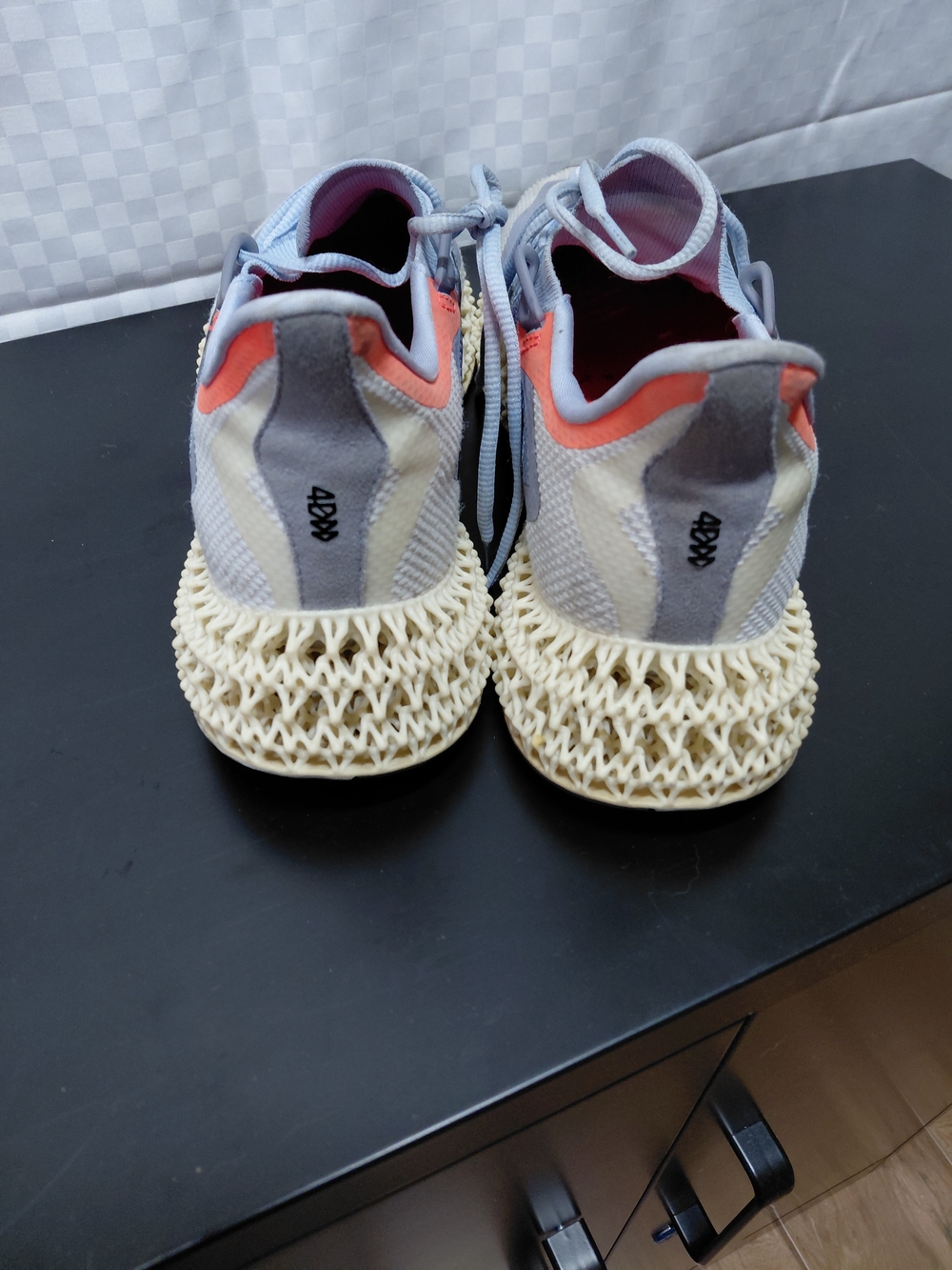 Adidas Men's Light Gray Running Shoes with Coral Accents - Picture 6 of 8